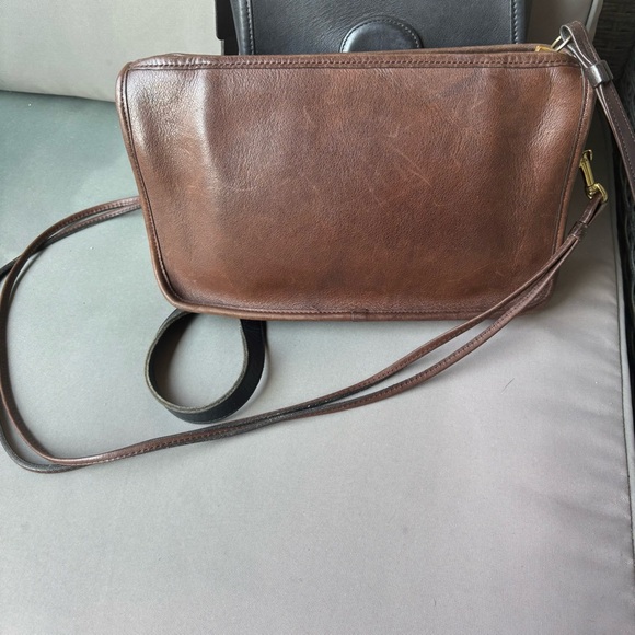Vintage Coach Zippered Clutch Crossbody - Mocha. - Picture 1 of 7